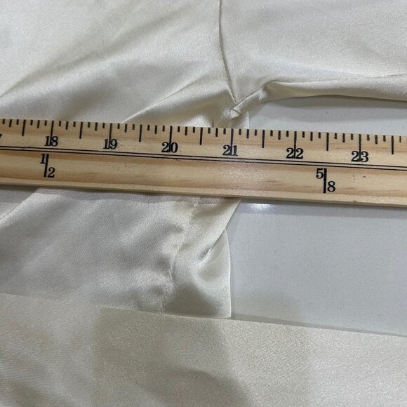 Victoria’s Secret Satin Short Robe Cream One Size Lounge Bridal Sleepwear - Picture 6 of 7